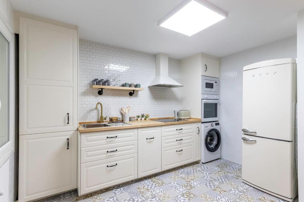 Apt In The Old Town With Cool Terrace!! Private Parking 毕尔巴鄂 外观 照片